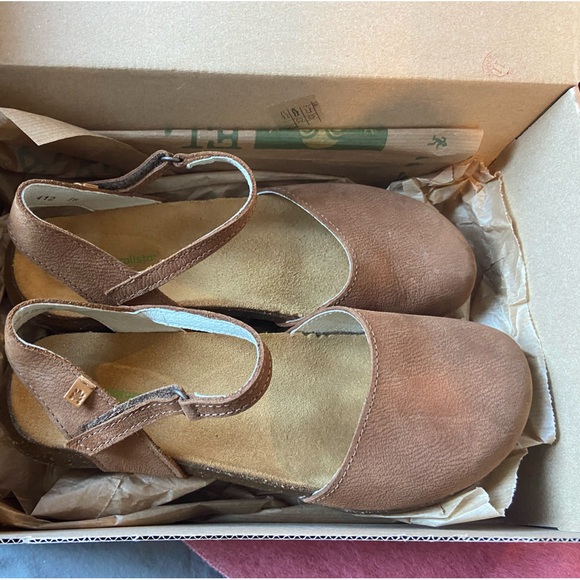 El naturalista sandals - Picture 1 of 7